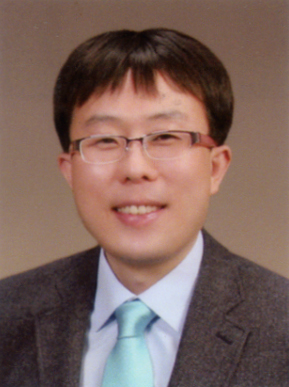 김윤성 사진